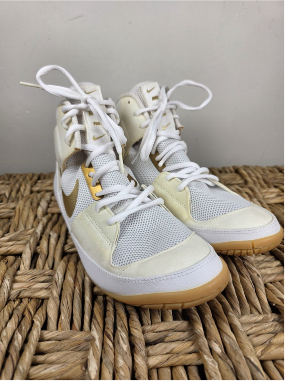 Nike Fury Wrestling Shoes Mens 12 White Metallic Gold Gum AO2416-170